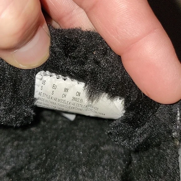 Wore Twice Inside   Mens Small (7-8) American Eagle Moc Slippers - Picture 4 of 4